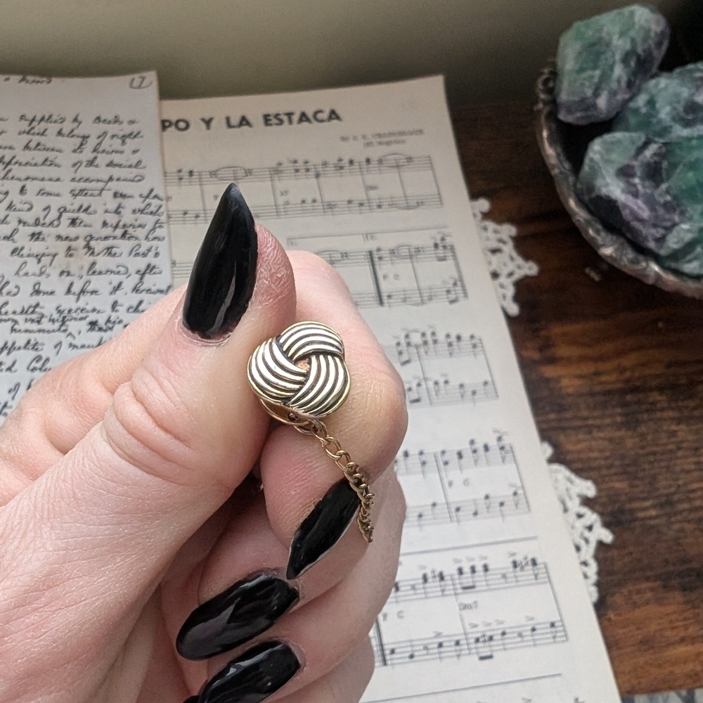 Gold Swirl Tie Pin